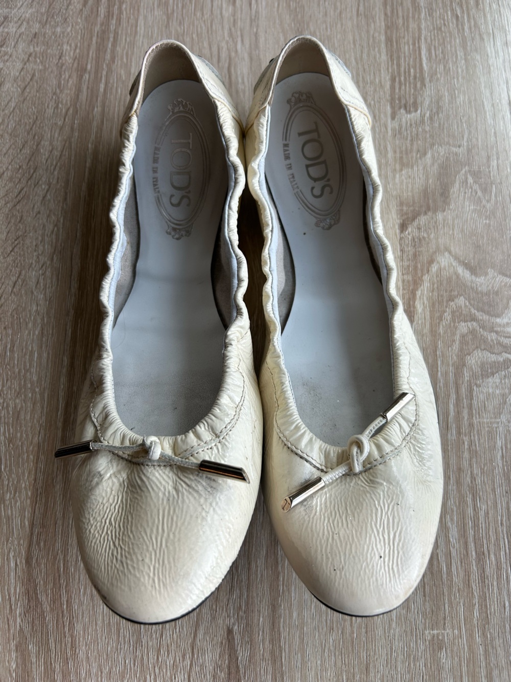 TOD'S Women's Cream Leather Ballet Flats